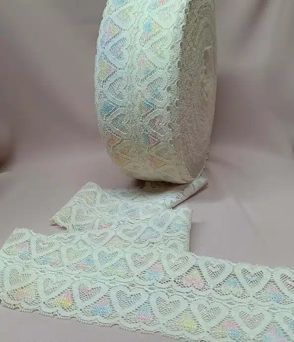elastichna-dantela-cvetni-sarca