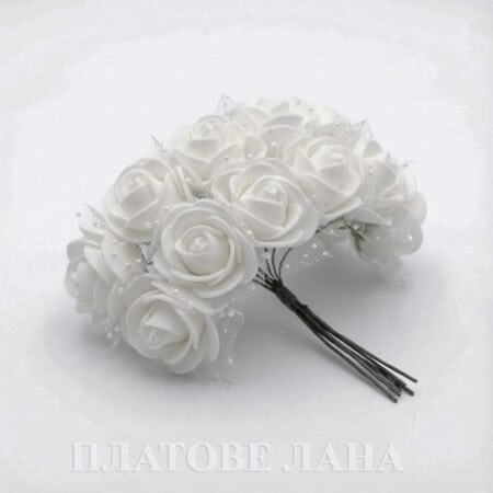 buket-rozi-s-drazhki-byalo